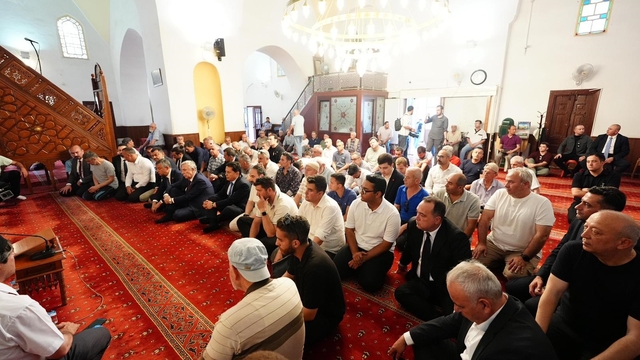 Özgür Özel ve Mansur Yavaş, Ferdi Zeyrek için okutulan Mevlid-i Şerife katıldı