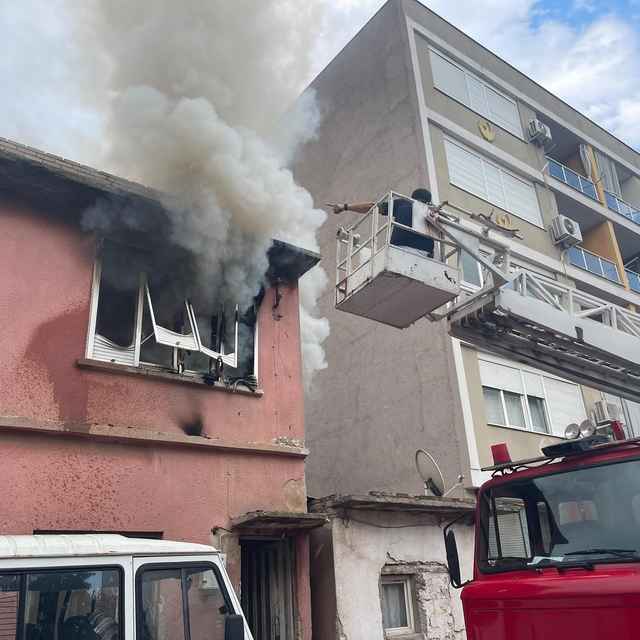 İki katlı müstakil evde çıkan yangın korkuttu