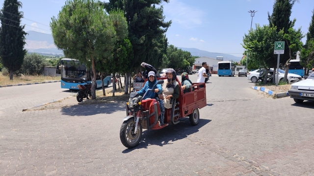 Manisa'da yeni mezarlık projesine traktörlü tepki