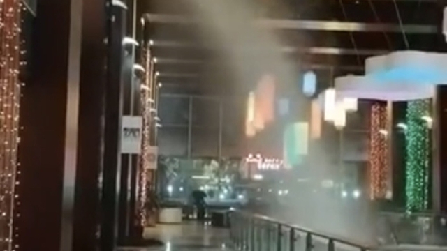 Bursa'da alışveriş merkezinde panik
Yangın fıskiyeleri açıldı, ortalık göle döndü