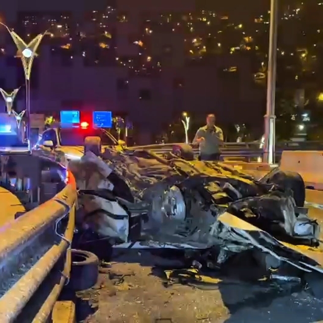Takla atan araç hurda yığınına döndü: 19 yaşındaki sürücü ağır yaralandı