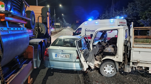 Ordu'da kamyonet ile otomobil çarpıştı: 1 ölü, 1 yaralı