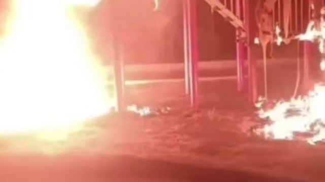 Oyun parkındaki yangın çocukları üzdü