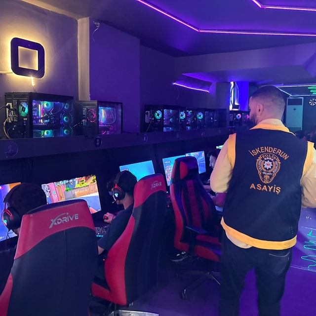 İskenderun'da internet kafe ve oyun salonları denetlendi