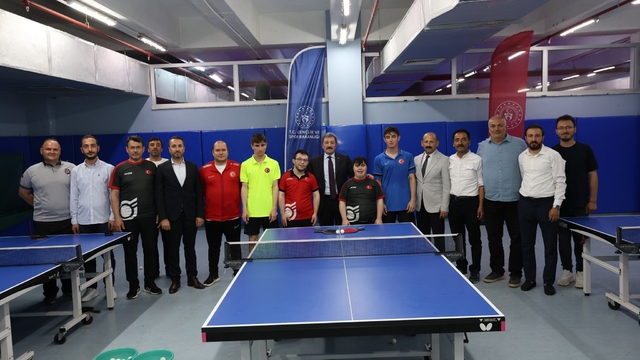 Samsunlu milli sporculara Vali Tavlı'dan moral