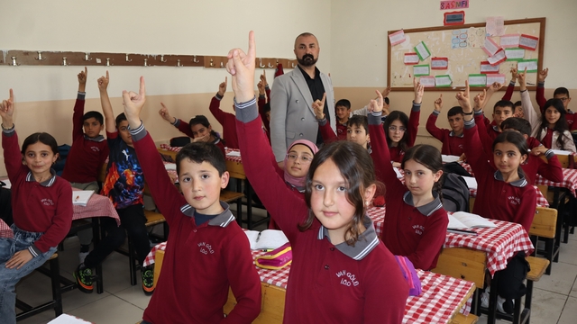 Vanlı öğrenciler matematik olimpiyatlarında dünya şampiyonu oldu
Van'da "Her Çocuk Özeldir" anlayışıyla gelen dünya şampiyonluğu