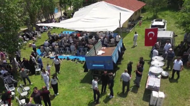 Kadıncık Mahallesi'nde yağmur ve şükür duası yapıldı
Köy halkı birlik ve beraberlik içinde olmanın sevincini yaşadı
