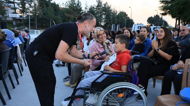 Çameli, Gezen Ozanları ağırladı
Çameli'de Gezen Ozanlar Konseri ve açık hava sineması büyük ilgi gördü