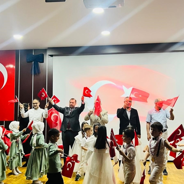 Kardeş Kur'an Kursları yılsonunu coşkuyla kutladı