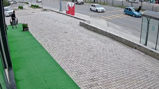 Otomobilin çarptığı yaya yaşam mücadelesi veriyor, sürücü serbest