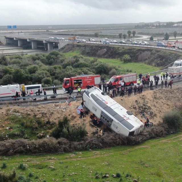 Antalya'da 10 kişinin hayatını kaybettiği otobüs kazasında bilirkişi sürücü...