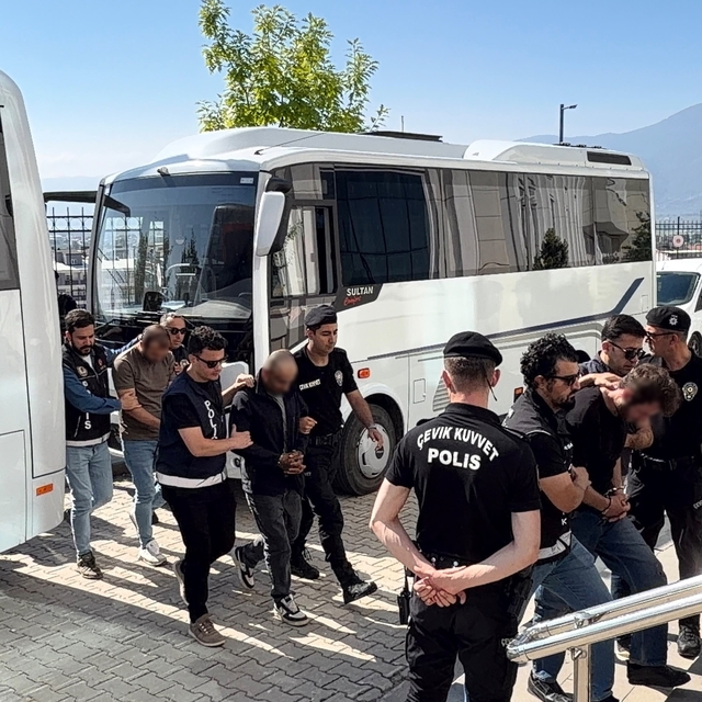 Hava destekli operasyonun ardından 23 şüpheli adliyede
Uyuşturucu operasyon...