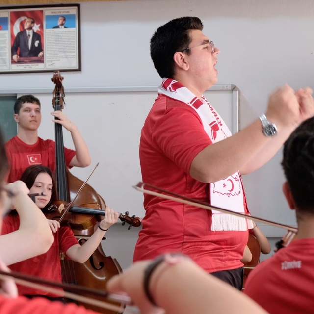 A Milli Futbol Takımı beste yarışmasında "Bizim Çocuklar" birinci oldu