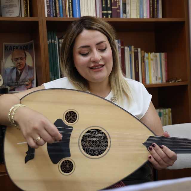 Hayallerinden vazgeçmedi, beyaz önlüğünü çıkartıp tekrar okula başladı
Sağl...