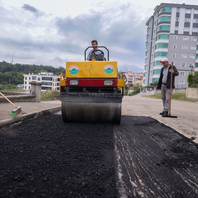 İlkadım'da yol yapım ve onarım çalışmaları