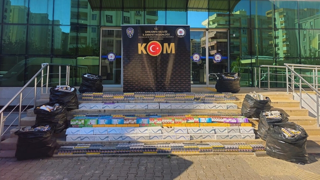 Kamyonetteki araç lastiklerinden 20 bin paket kaçak sigara çıktı
