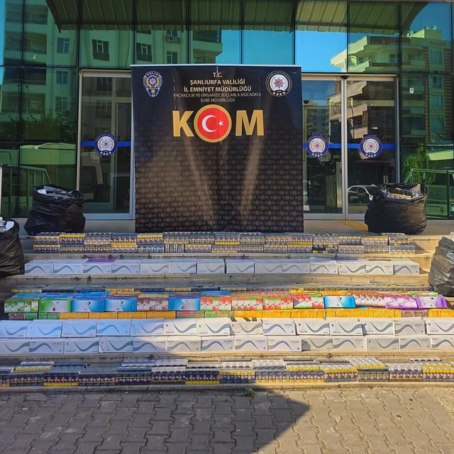 Kamyonetteki araç lastiklerinden 20 bin paket kaçak sigara çıktı
