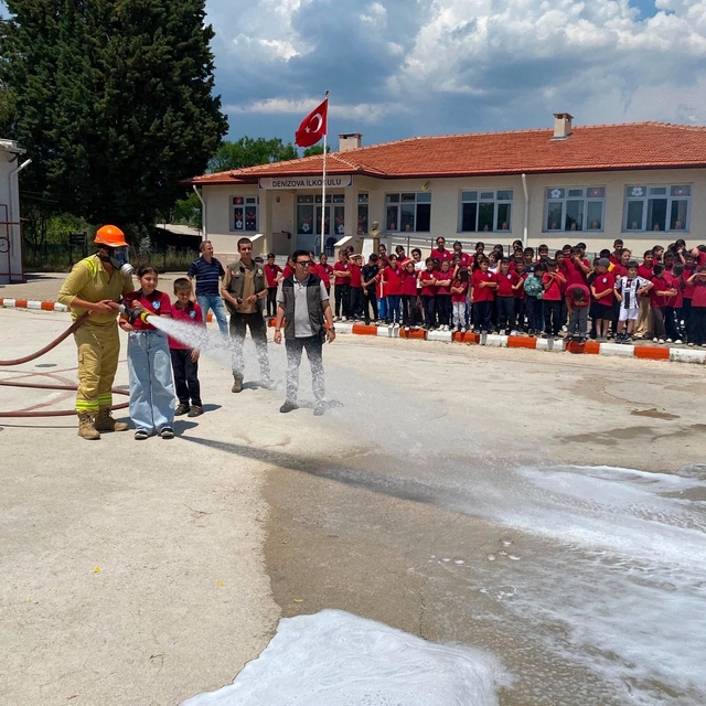 Muğla'da öğrencilere orman yangını tatbikatı yapıldı