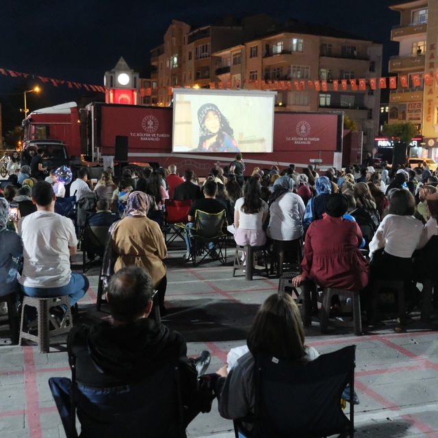 Gezen sinema tırı, Karamanlılarla buluştu