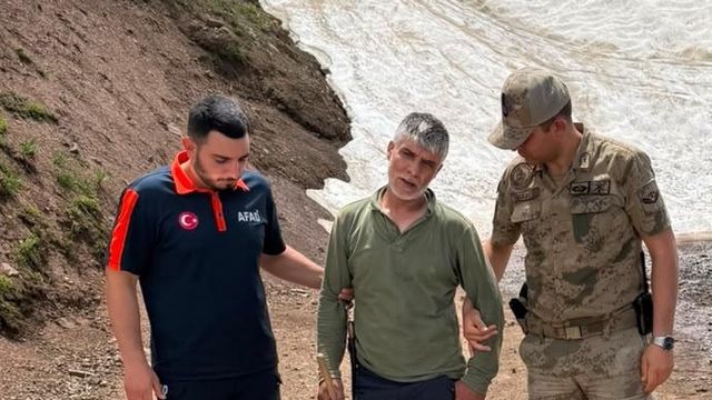 Tunceli'de dağlık alanda yolunu kaybeden kişi ekiplerce bulundu