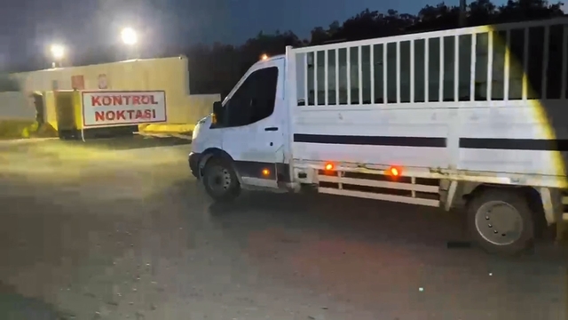 Kamyon lastikleri arasına gizlenmiş 20 bin paket kaçak sigara ele geçirildi