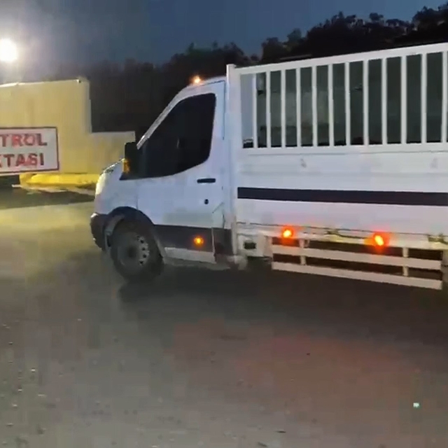 Kamyon lastikleri arasına gizlenmiş 20 bin paket kaçak sigara ele geçirildi