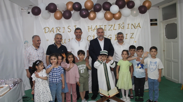 Cizre'de 5 yaşındaki çocuk 22 sureyi dinleyerek ezberledi