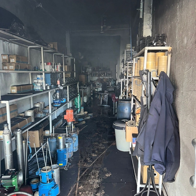 Diyarbakır'da çıkan yangında iş yeri kullanılamaz hale geldi