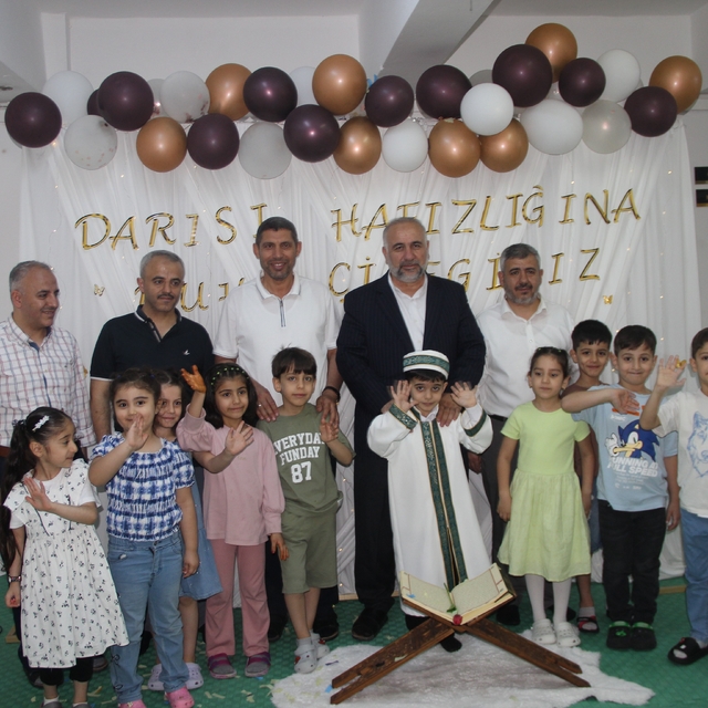 Cizre'de 5 yaşındaki çocuk 22 sureyi dinleyerek ezberledi
