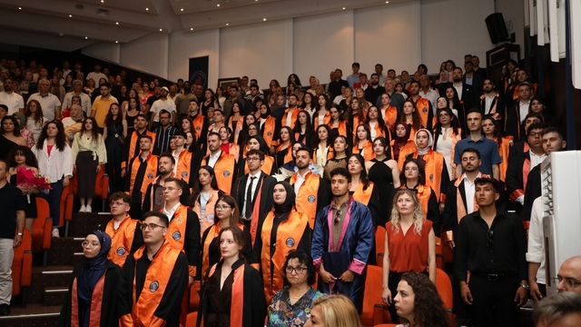 Fen Fakültesi'nde mezuniyet gururu