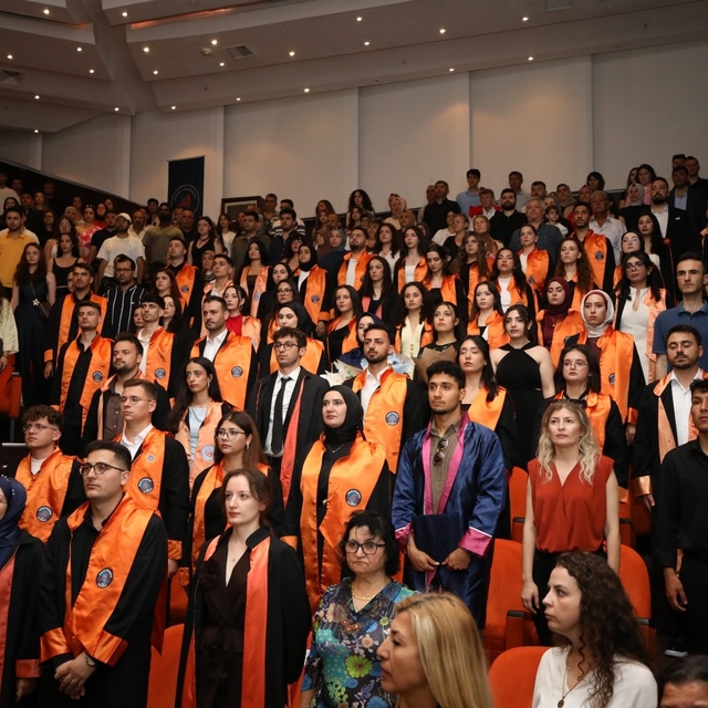 Fen Fakültesi'nde mezuniyet gururu