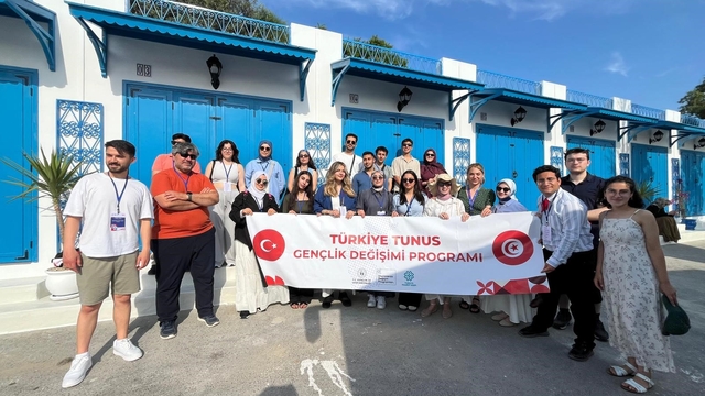 Afyonkarahisarlı 3 genç Tunus'u gezdi