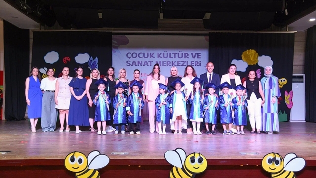 Minikler gösterileriyle ailelerini gururlandırdı