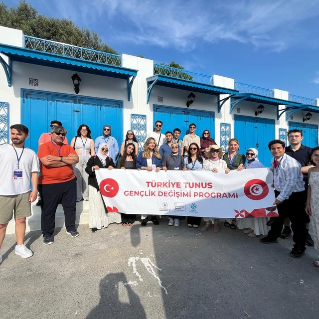 Afyonkarahisarlı 3 genç Tunus'u gezdi