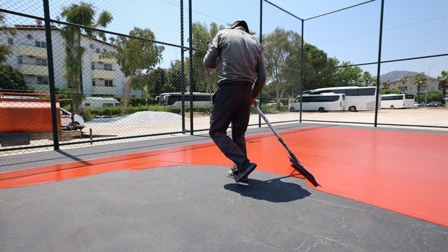 Marmaris'te beş mahalleye spor yatırımı