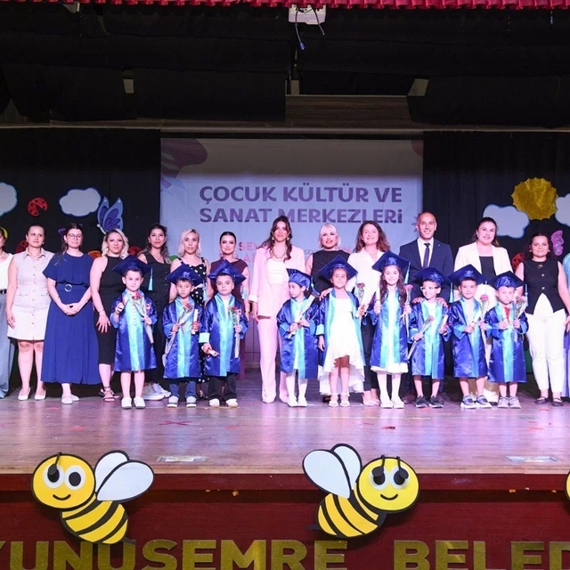 Minikler gösterileriyle ailelerini gururlandırdı