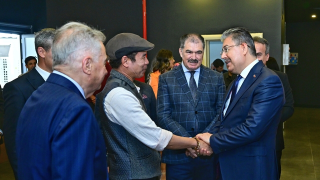 Eğitime destek veren hayırseverler "Ahde Vefa Resim Sergisi"nde anıldı
Filipinli-Türk ressam Jonal Buenafe'nin eserleri sanatseverlerle buluştu
Eskişehir Valisi Dr. Erdinç Yılmaz:
"Hayırseverlerin hatıralarının gelecek nesillere aktarılması önemli"