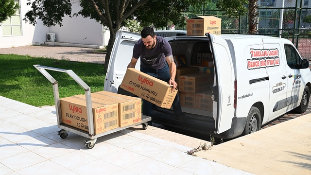 Öğrencilerin yeni sezonda kırtasiye malzemeleri Kemer Belediyesi'nden
Ana sınıfından 8'inci sınıfa kadar 6 bin 500 öğrenci için kırtasiye malzemeleri hazırlanacak