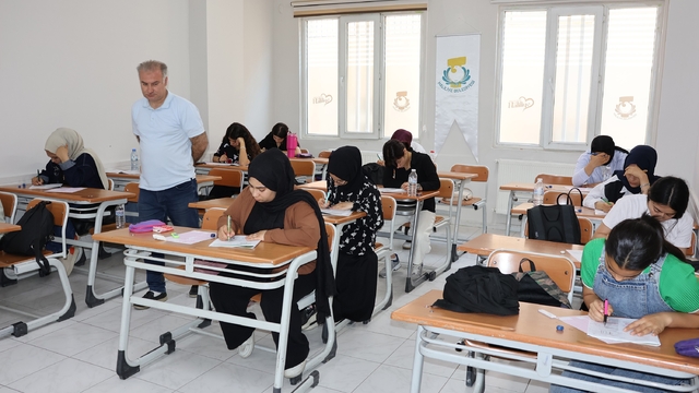 Haliliye'de gençler YKS'ye seri denemelerle hazırlanıyor