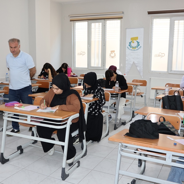Haliliye'de gençler YKS'ye seri denemelerle hazırlanıyor