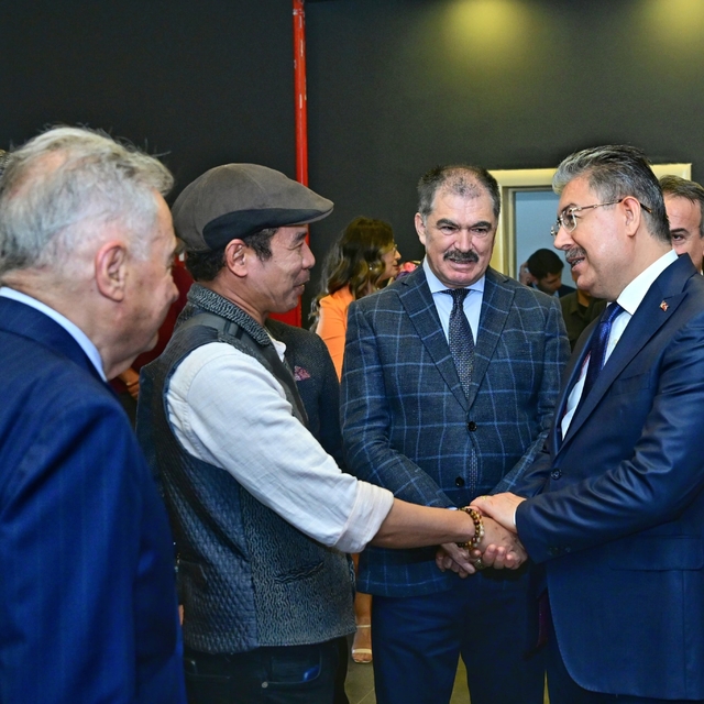 Eğitime destek veren hayırseverler "Ahde Vefa Resim Sergisi"nde anıldı
Fili...
