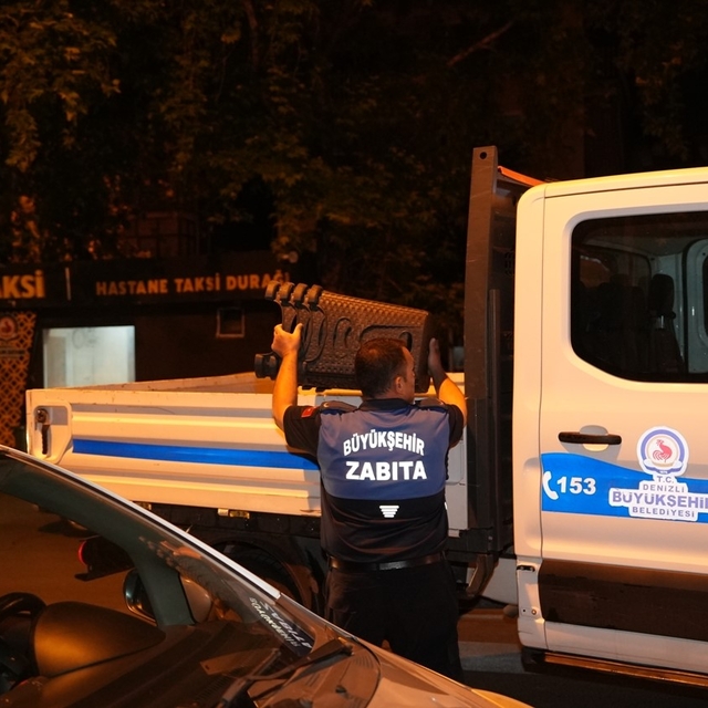 Denizli'de zabıta ekiplerinden seyyar satıcı operasyonu