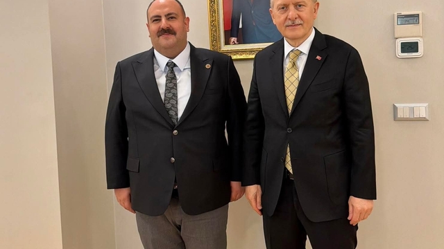 Başkan Hamamcı, İnönü'nün gelişimine katkı sağlayacak projeler için çalışıyor