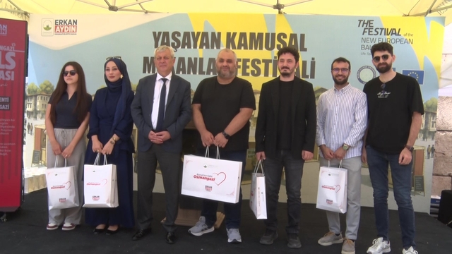 Bursa'nın 700 yıllık mirası yarışmayla dijital dünyaya taşındı
Geçmişin izleri tasarım sergisinde buluştu