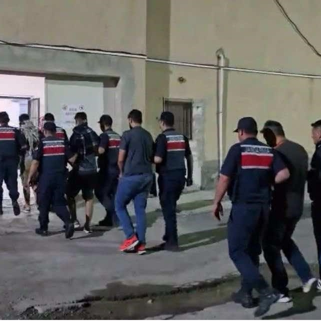Mersin'den gelip Sivas'ta hırsızlık yapan 5 şüpheli tutuklandı