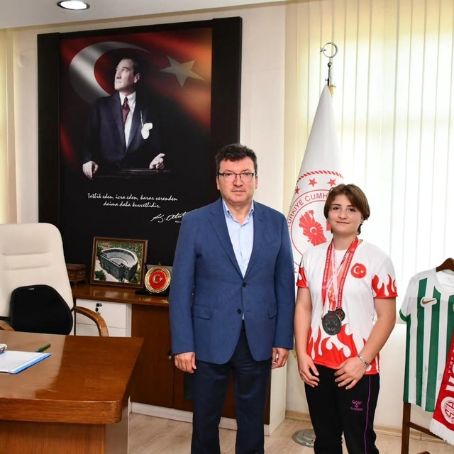Bilek güreşinde dereceler elde eden Ayşe Büyükkaçar, ilçenin gururu oldu