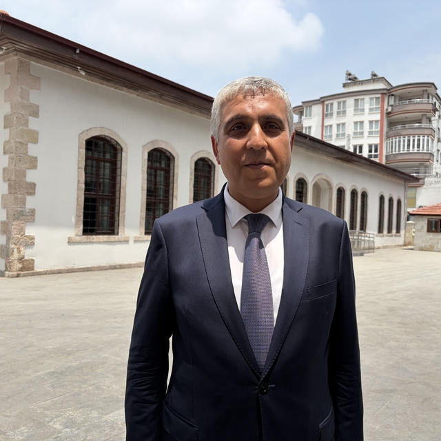 Depremde ağır hasar alan 115 yıllık tarihi okul yeniden eğitime açılıyor