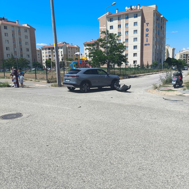 Keşan'da otomobil ile çarpışan motosikletin sürücüsü yaralandı