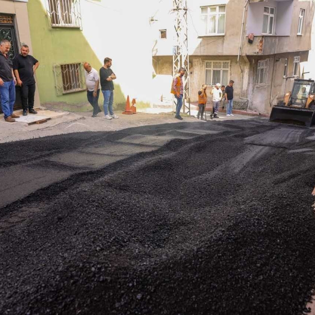 İlkadım Belediyesi yol yapım, bakım ve onarım çalışmalarını sürdürüyor