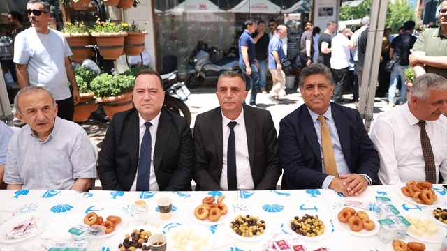 Başkan Şimşek, annesi için düzenlediği hayır programında taziyeleri kabul etti